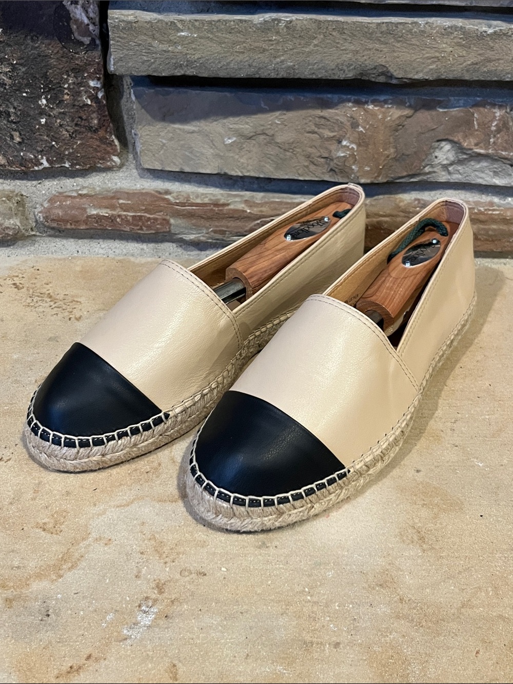 Jutelia Beige and Black Leather Cap-Toe Espadrille Flats